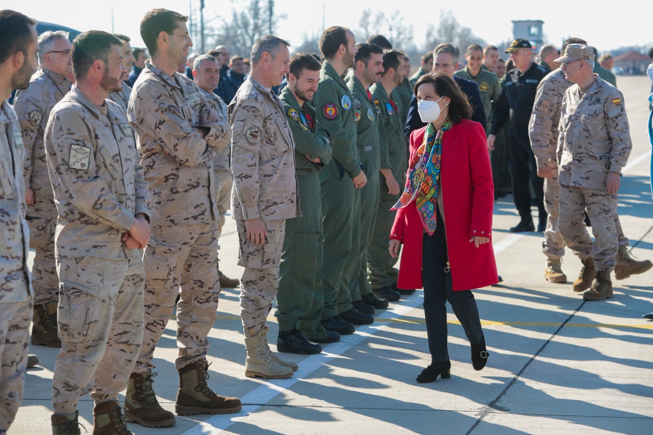 La ministra de Defensa visita al contingente del ALA 14 de Albacete del Ejército del Aire desplegado en Bulgaria / Ministerio de Defensa