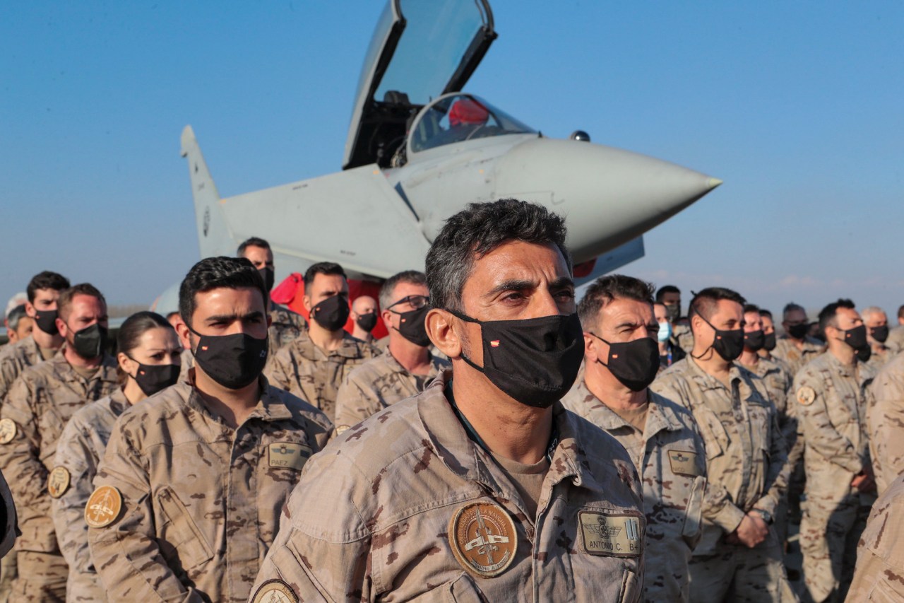 La ministra de Defensa visita al contingente del ALA 14 de Albacete del Ejército del Aire desplegado en Bulgaria