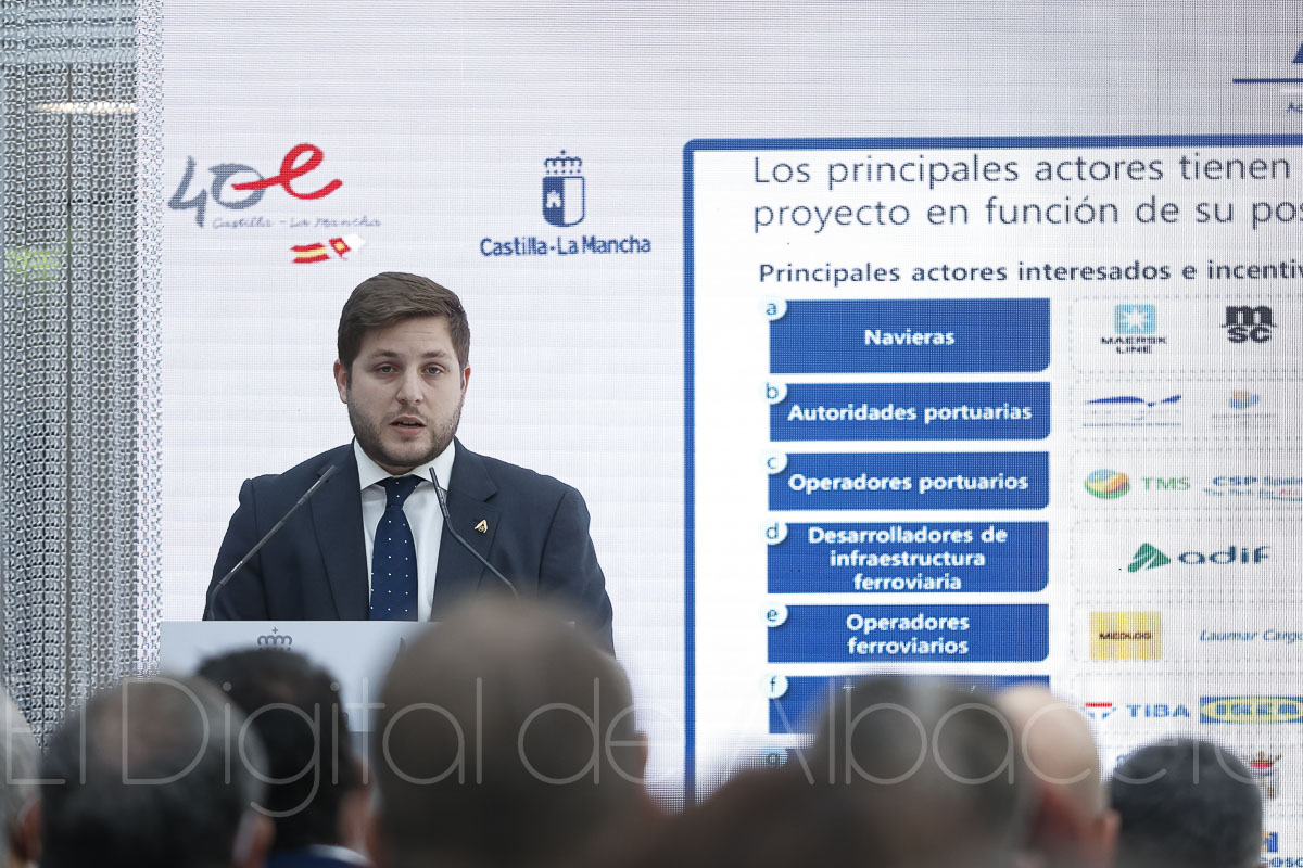El consejero de Fomento, Nacho Hernando, durante su intervención en la presentación del estudio de viabilidad de este importante proyecto para Albacete