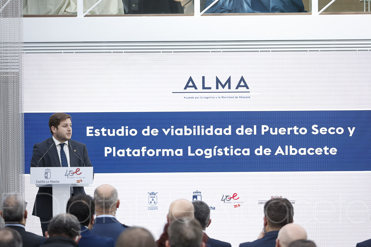 El consejero de Fomento, Nacho Hernando, durante su intervención en la presentación del estudio de viabilidad de este importante proyecto para Albacete