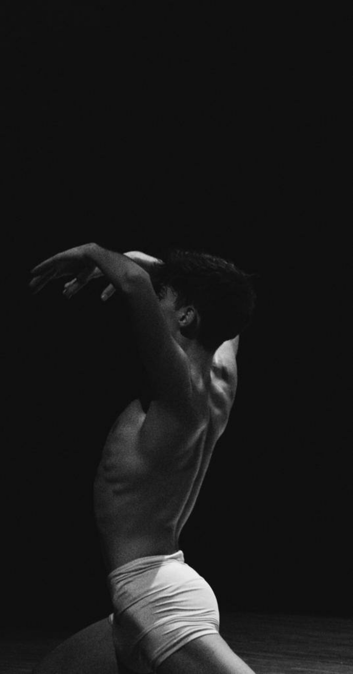 Ismael Olivas en un momento del espectáculo de danza 'Amare' en Albacete / Imagen: Benito Gil