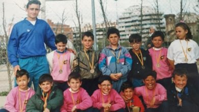 Un pequeño Andrés Iniesta en un torneo junto a la escuela de fútbol de Albacete / Imagen: @andresiniesta8