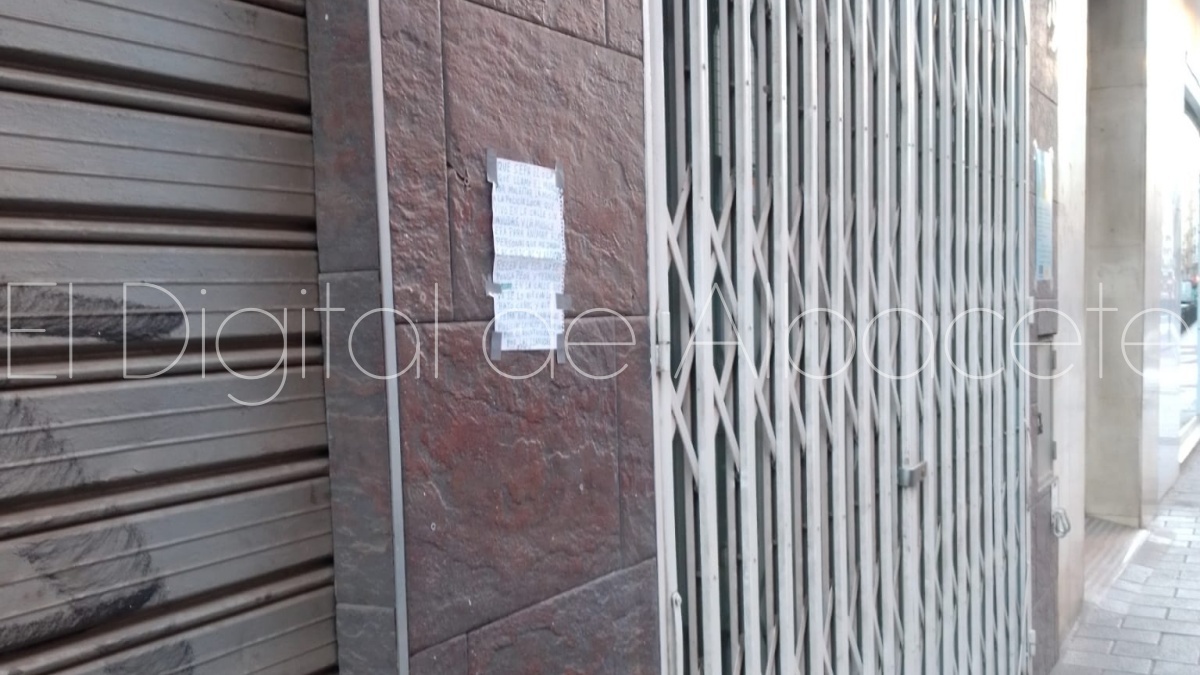 Cartel en la calle de La Feria en Albacete