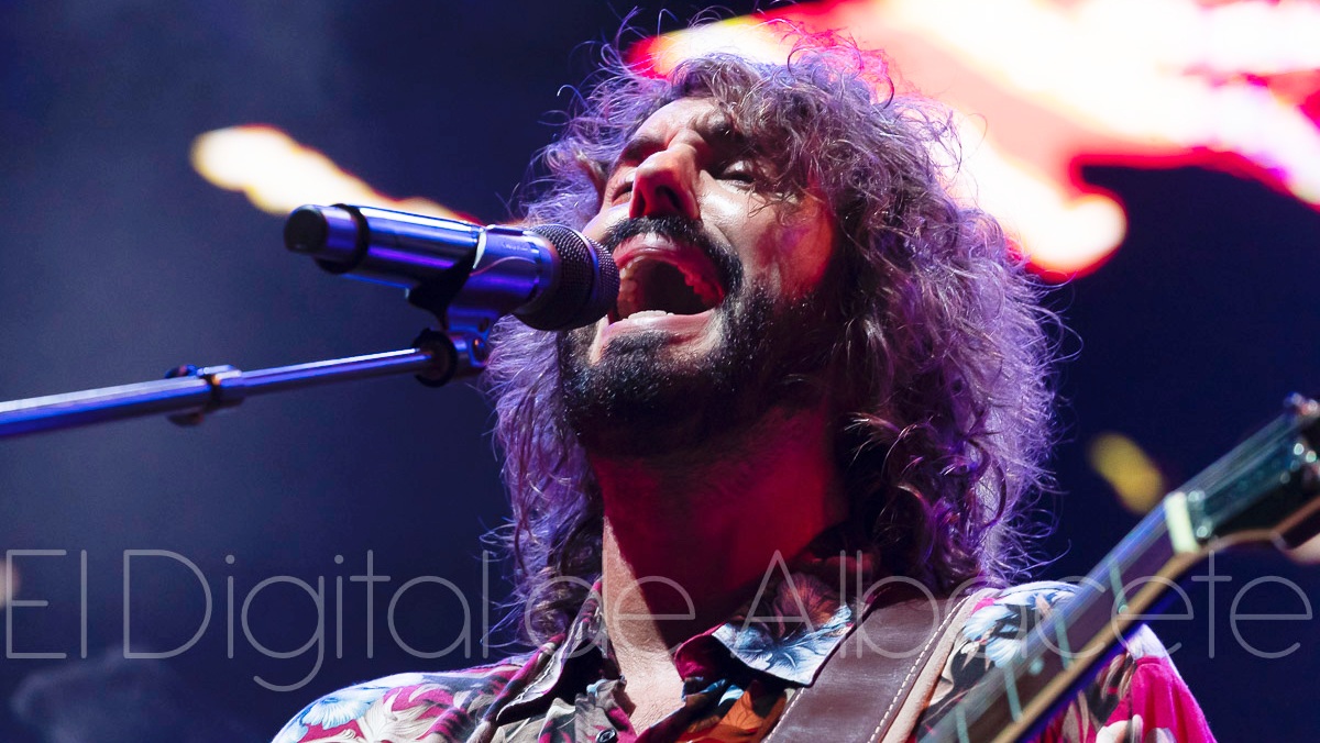 IZAL en un concierto en la Plaza de Toros de Albacete