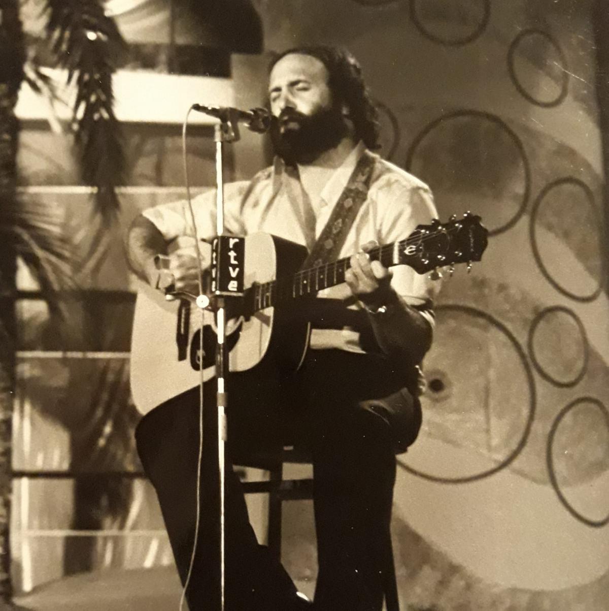 El cantautor y compositor albaceteño Carlos Luengo