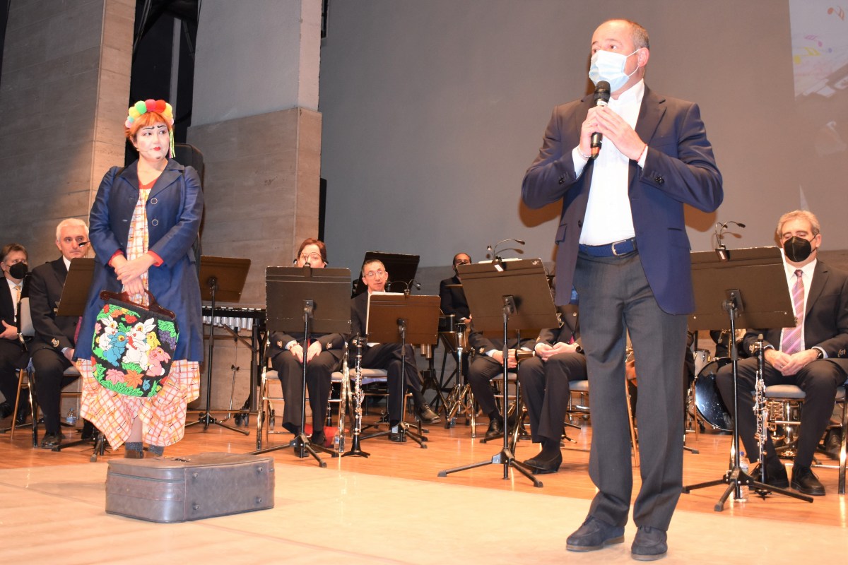 El alcalde Emilio Sáez destaca la labor de Afanion con las familias que se enfrentan a la enfermedad oncológica 