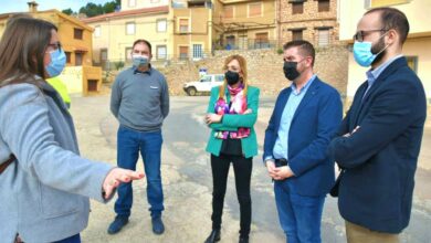 El presidente provincial junto al vicepresidente y a la alcadesa de Molinicos durante su visita a la AB5017 en el Pardal (Albacete)