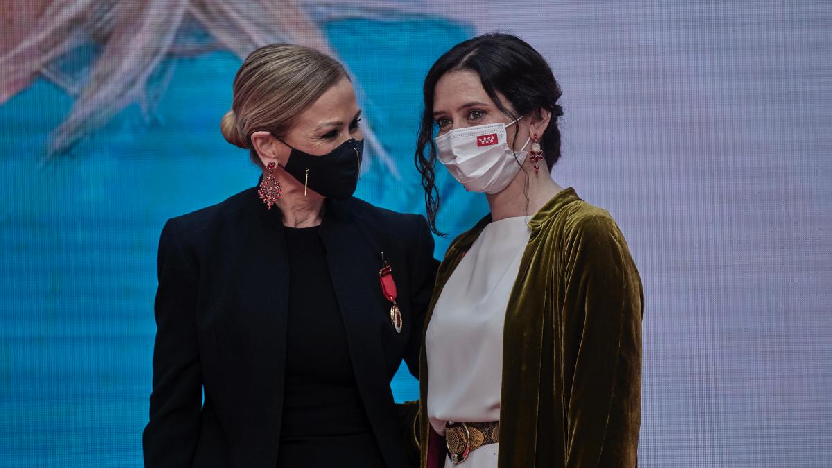 La expresidenta de la Comunidad de Madrid Cristina Cifuentes y la presidenta actual Isabel Diaz Ayuso / Europa Press