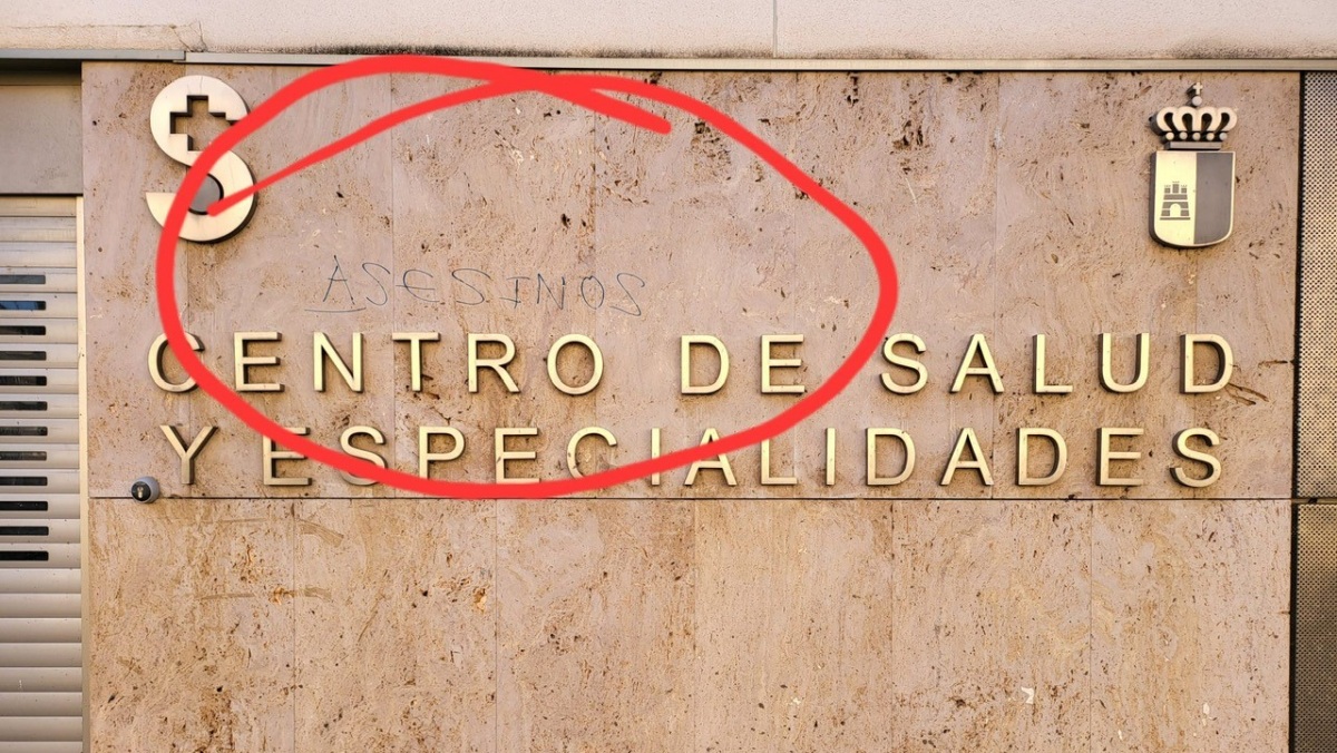 Pintada dirigida a un grupo de sanitarios de Castilla-La Mancha