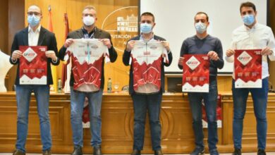 Foto de familia en la presentación de la Gran Fondo Ciclodeportiva Internacional Sierra de Albacete