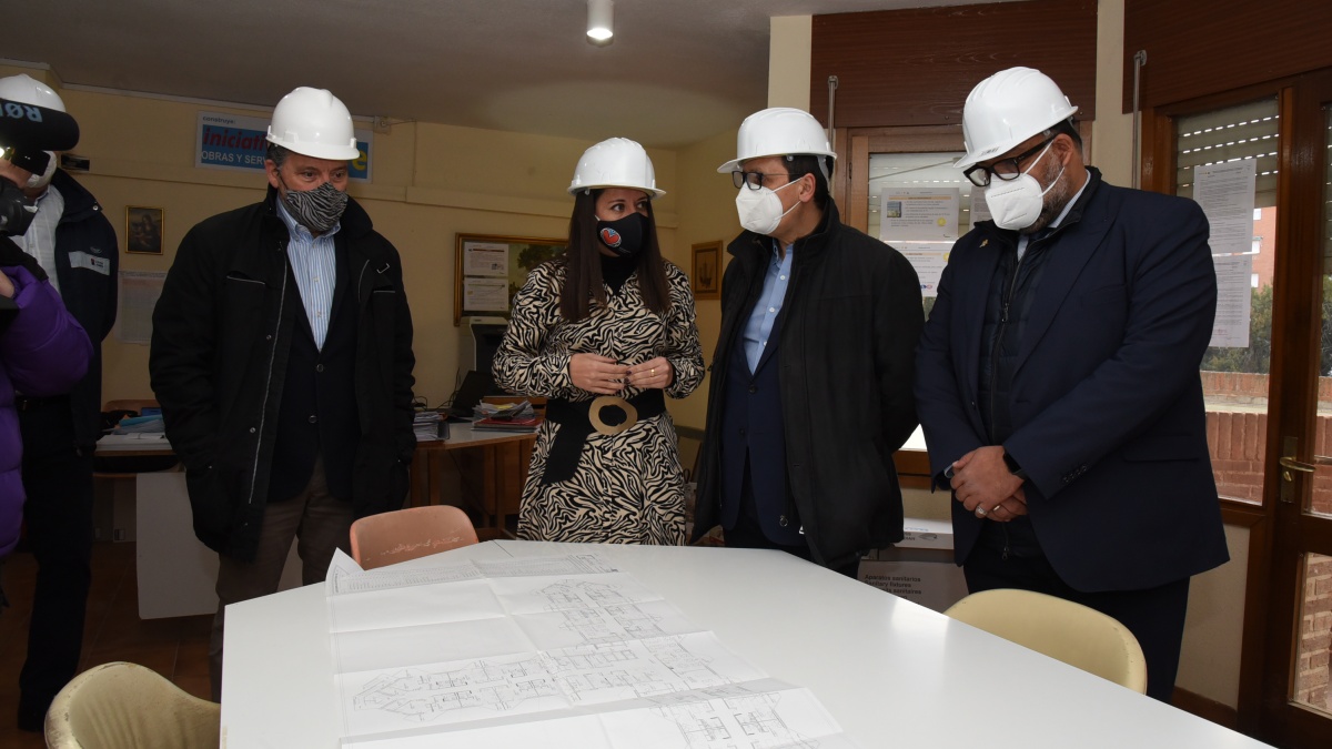 La consejera de Bienestar Social, Bárbara García Torijano, visita las obras que se están acometiendo en la residencia para personas mayores ‘Barber’ / Imagen: JCCM