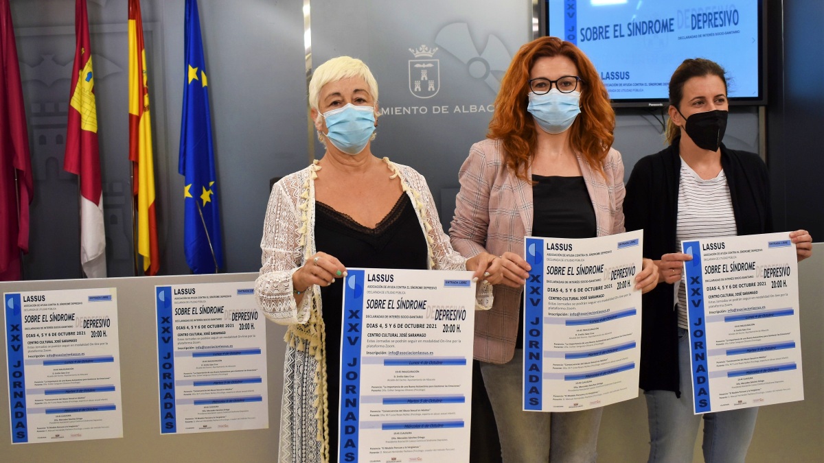 La presidenta de LASSUS, Mercedes Sánchez, junto a la concejal de Atención a las Personas del Ayuntamiento de Albacete, Juani García / Imagen de archivo