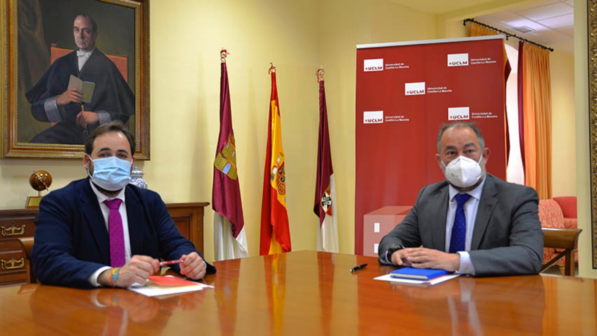El rector de la UCLM, Julián Garde, junto al presidente del PP de Castilla-La Mancha, Francisco Núñez / Imagen: UCLM