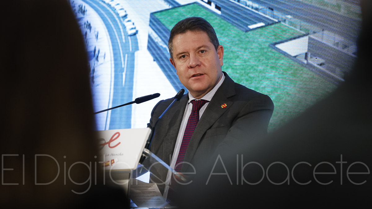 El presidente de Castilla-La Mancha, Emiliano García-Page, durante su visita al Hospital de Albacete / Fotos: Ángel Chacón