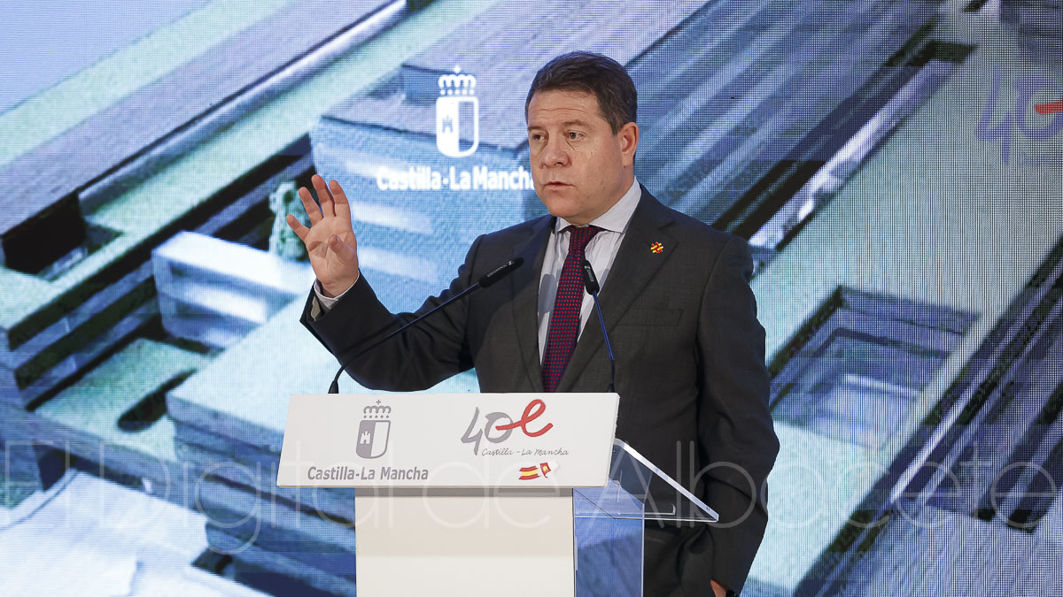 El presidente de Castilla-La Mancha, Emiliano García-Page, durante su visita al Hospital de Albacete / Fotos: Ángel Chacón