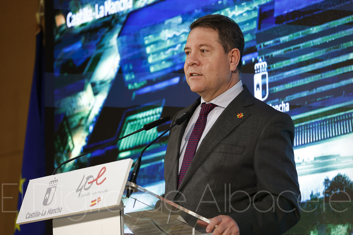El presidente de Castilla-La Mancha, Emiliano García-Page, durante su visita al Hospital de Albacete / Fotos: Ángel Chacón