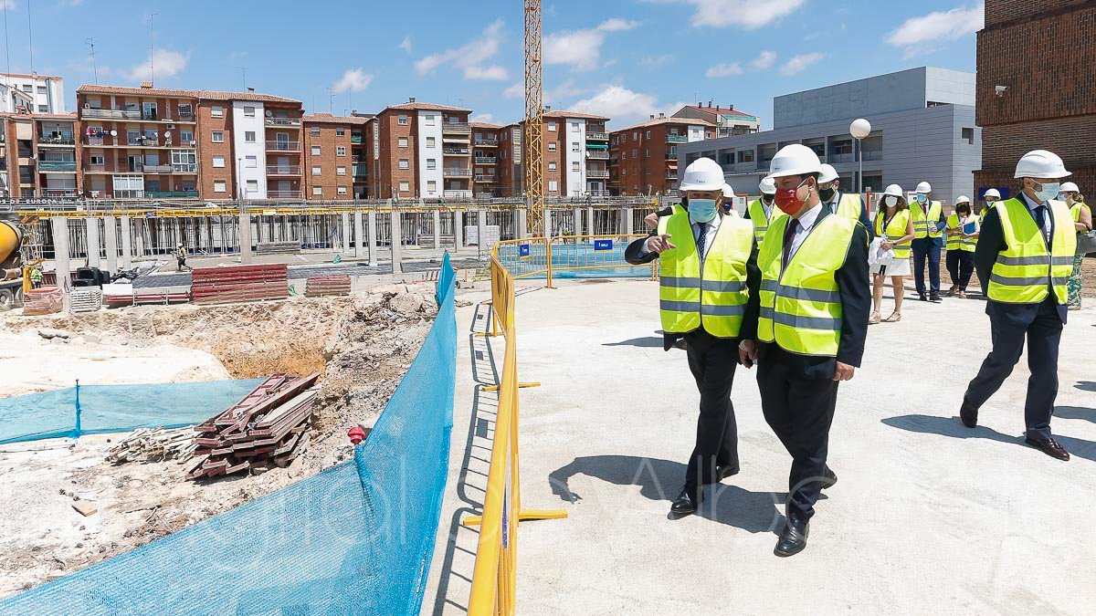 Emiliano-García Page en una visita a las obras del Hospital de Albacete / Imagen de archivo