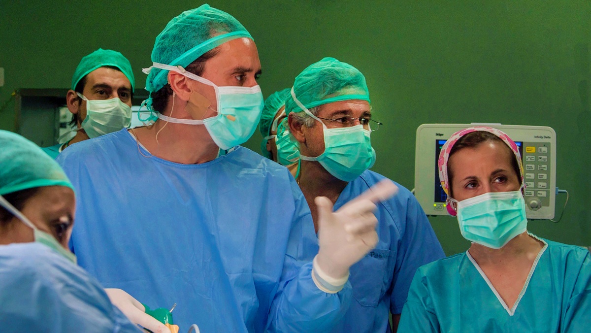 Cirujanos en una foto de archivo - Albacete