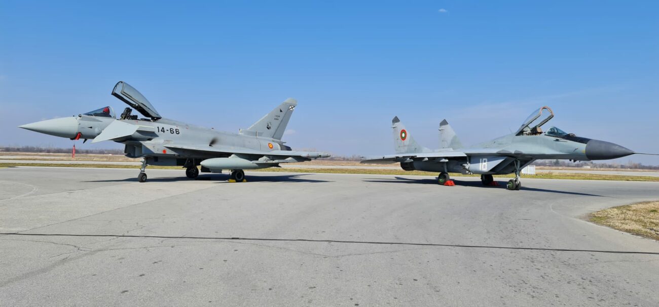 Un Eurofighter del Ala 14 junto a otro caza