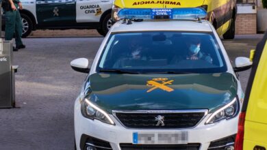 Guardia Civil y ambulancia en una foto de archivo