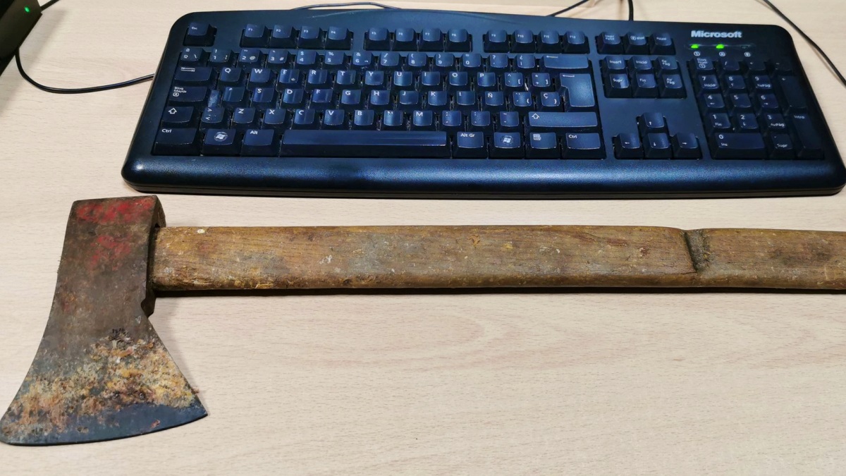 Hacha incautada por la Policía Local de Albacete tras el incidente - FOTO DE ARCHIVO