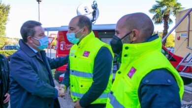 Emiliano García-Page y algunos trabajadores del 112