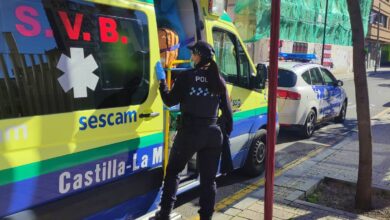 Policía Local de Albacete y Sanitarios del SESCAM ayudaron a la persona afectada