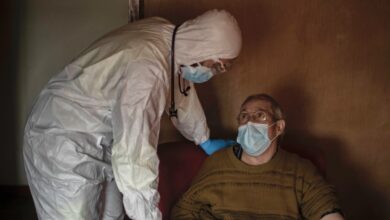 Un sanitario de Albacete durante la pandemia