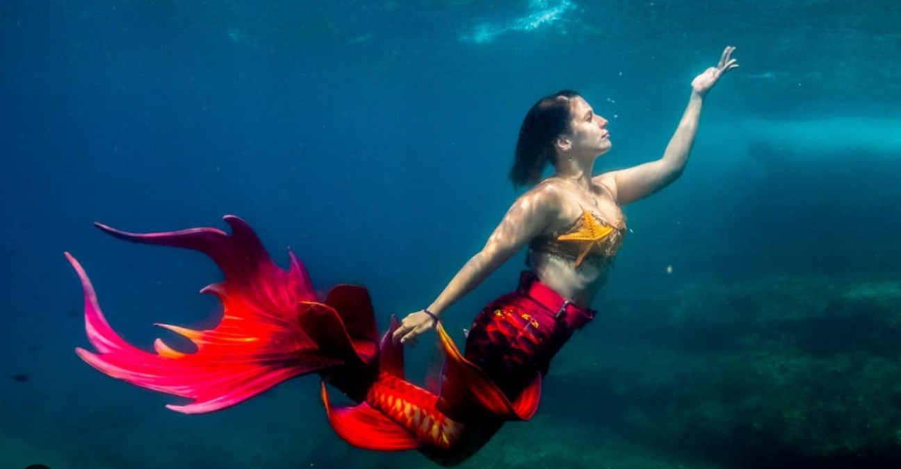 Verónica Leucas usa su imagen de sirena para concienciar sobre la crisis climática y los océanos desde Albacete