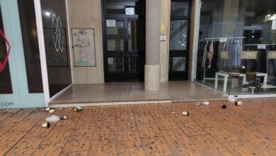 Suciedad frente a la Posada del Rosario en Albacete
