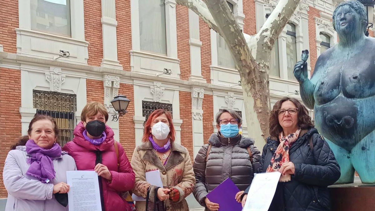 Petición en Albacete para honrar la memoria de Almudena Grandes