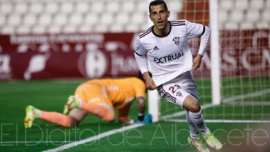 Rubén Martínez celebra el primer gol del Albacete