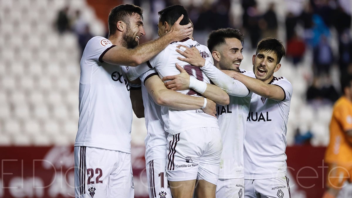 El Albacete Balompié celebra uno de sus goles ante el UCAM