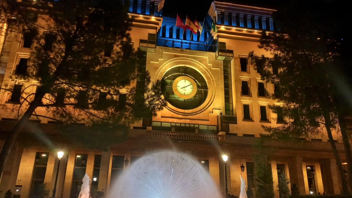 El Ayuntamiento de Albacete, iluminado con los colores de la bandera de Ucrania