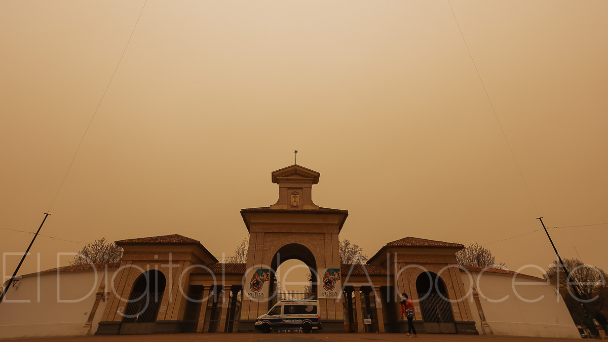 Polvo en suspensión procedente del norte de África llegaba a Albacete / Fotos: Ángel Chacón