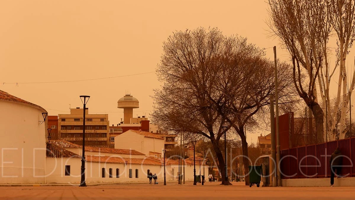 La calima toma Albacete y tiñe el cielo de naranja