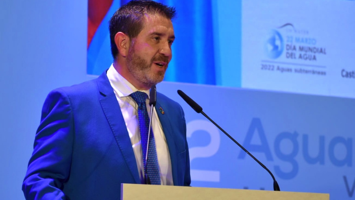 El presidente provincial durante su intervencion en la Gala del Agua en La Roda