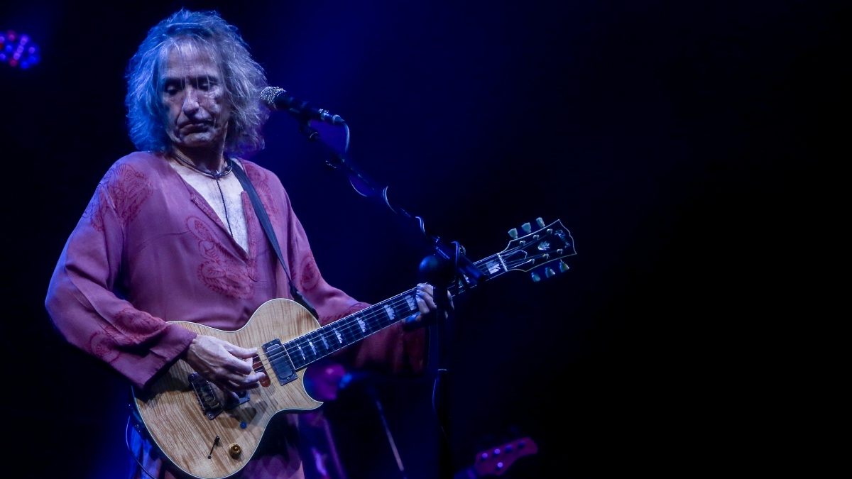 El cantante Robe Iniesta, durante un concierto / Imagen: Ricardo Rubio- Europa Press