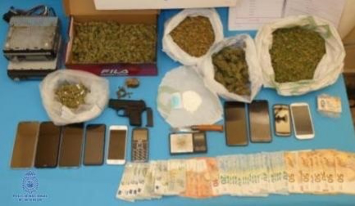 Drogas, armas, dinero y efectos intervenidos en la Policía Nacional durante la operación 'Jerjes' / Imagen:  POLICÍA NACIONAL