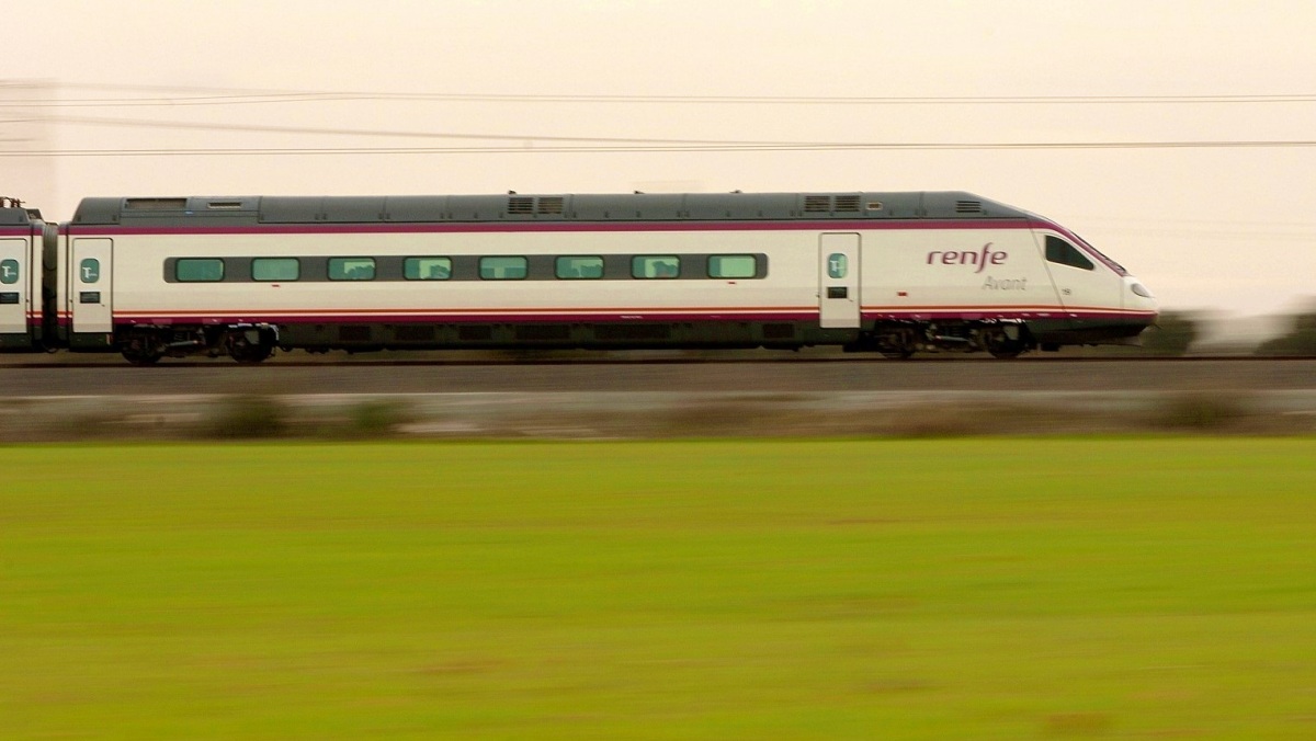 Un tren circulando por Albacete