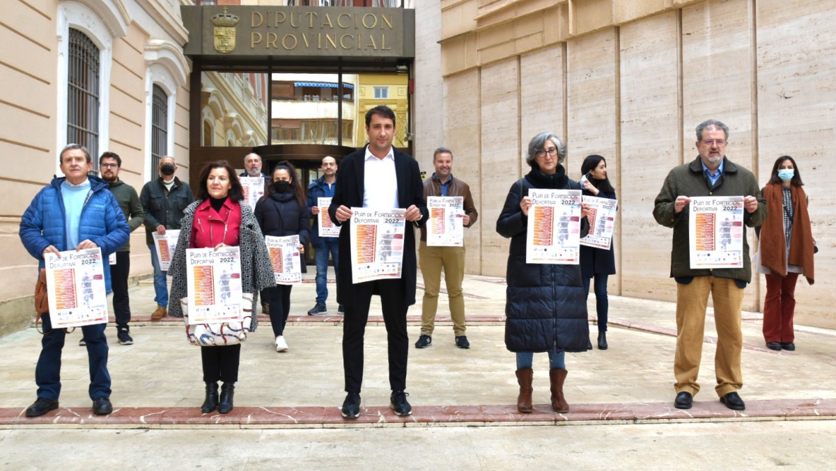 Foto de familia de la presentación del Plan de Formación Deportiva 2022 de la Diputación de Albacete