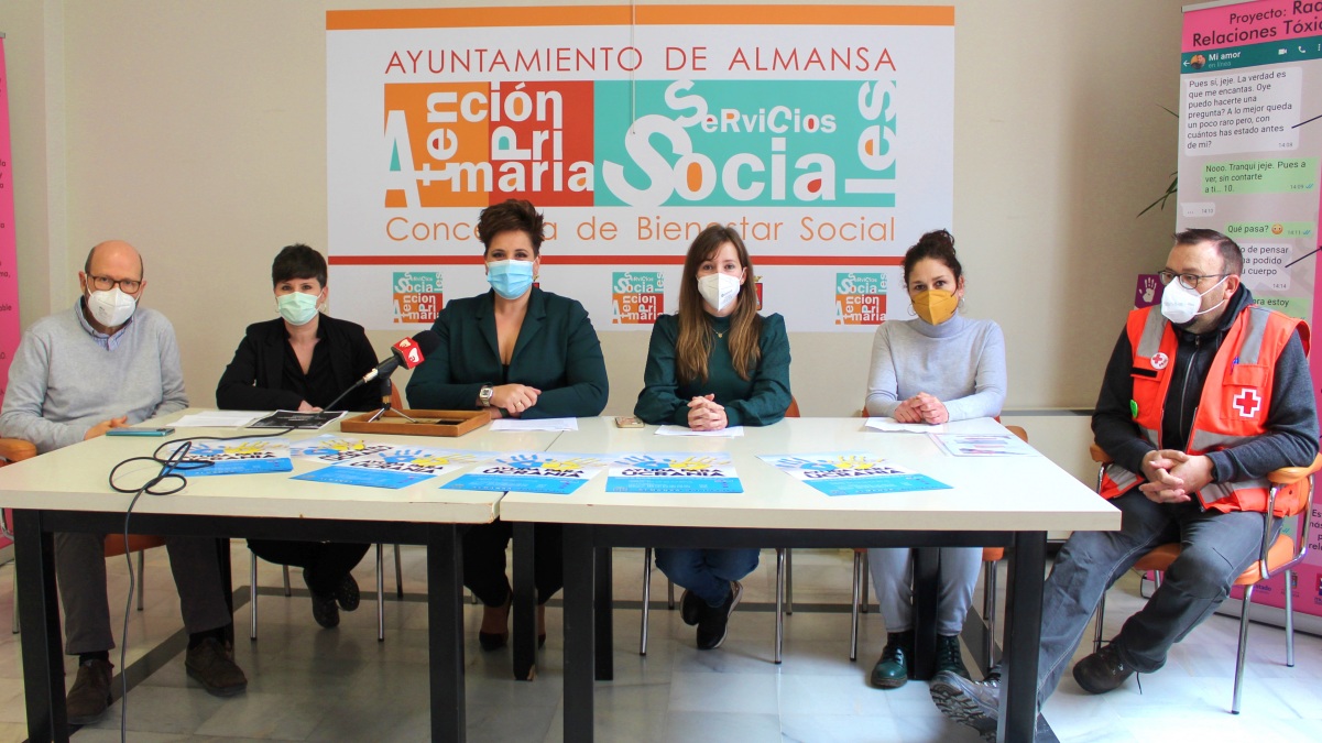 Foto de familia en el Ayuntamiento de Almansa