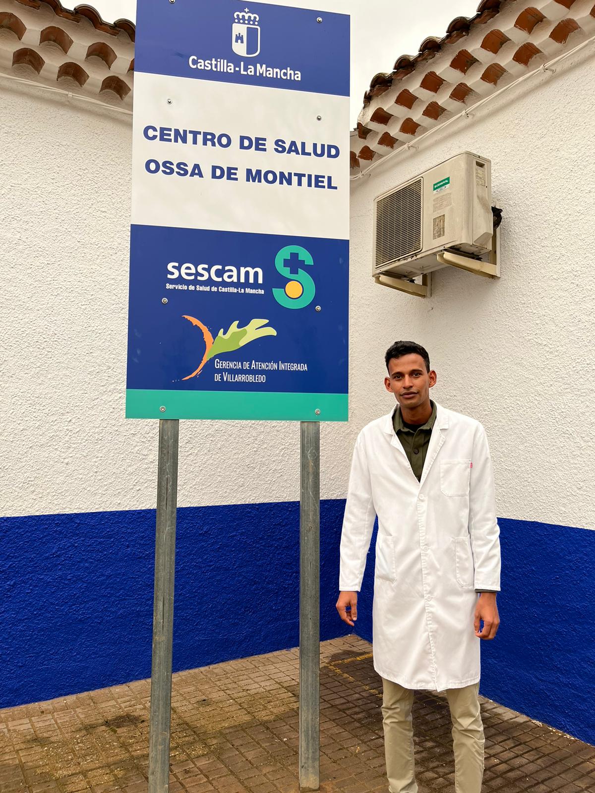 Lamin ejerce como Médico de Atención Primaria en un centro de salud de la provincia de Albacete