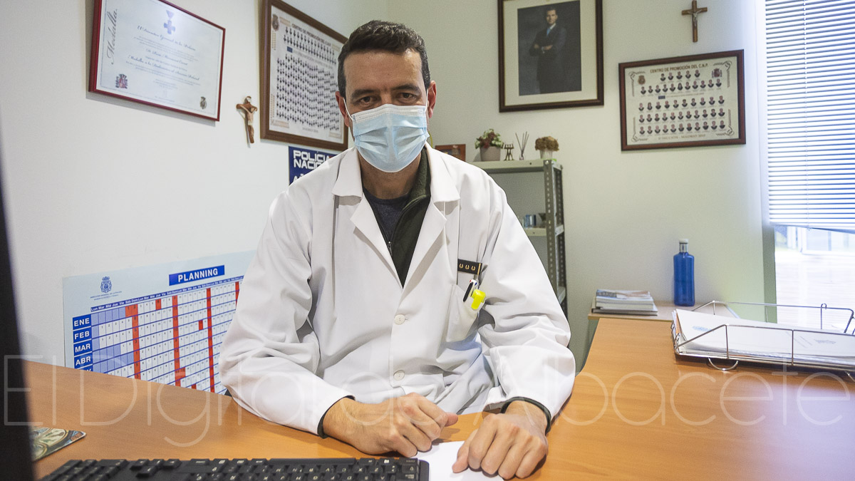 Inspector Candel, Jefe de Grupo de Policía Científica en Albacete / Fotos: Ángel Chacón