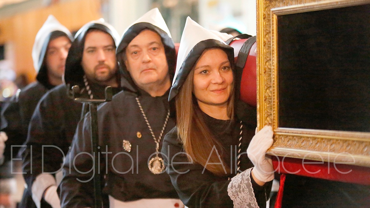 Costaleros de Nuestra Señora de la Soledad en Albacete / Imagen de archivo
