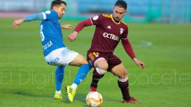 Kike Márquez en un lance del San Fernando - Albacete