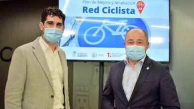 Emilio Sáez, alcalde de Albacete, y José González, concejal de Movilidad Urbana de la capital