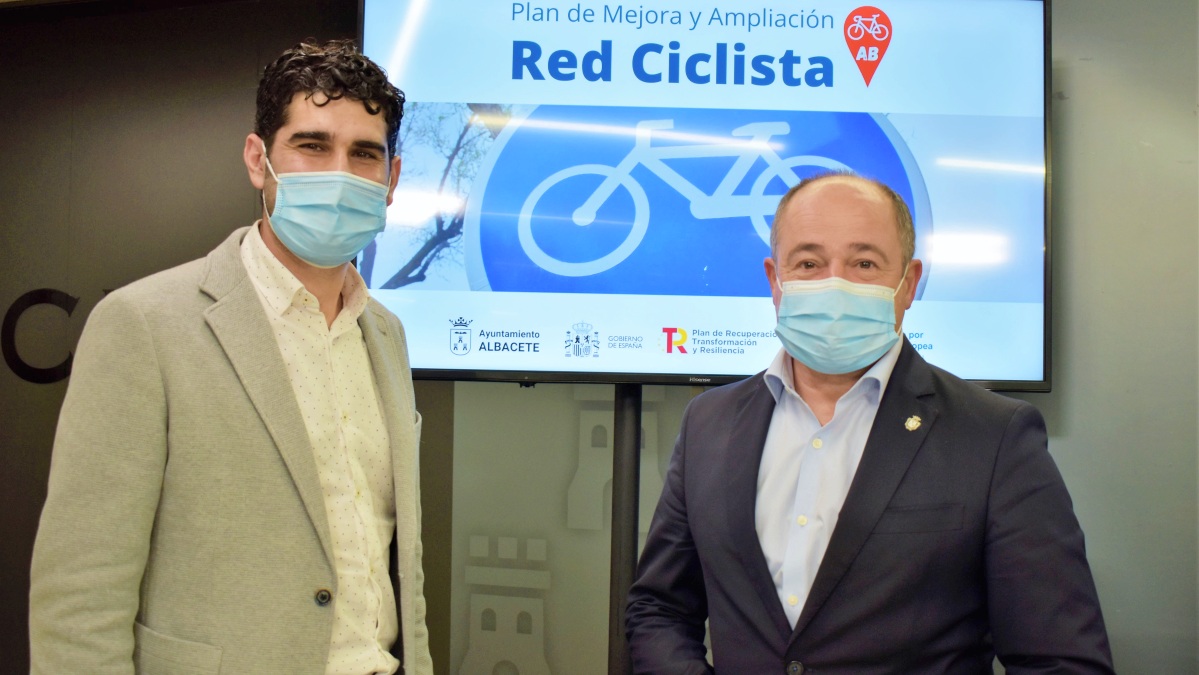 Emilio Sáez, alcalde de Albacete, y José González, concejal de Movilidad Urbana de la capital