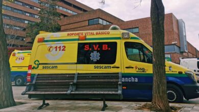Ambulancia a las puertas del Hospital de Albacete