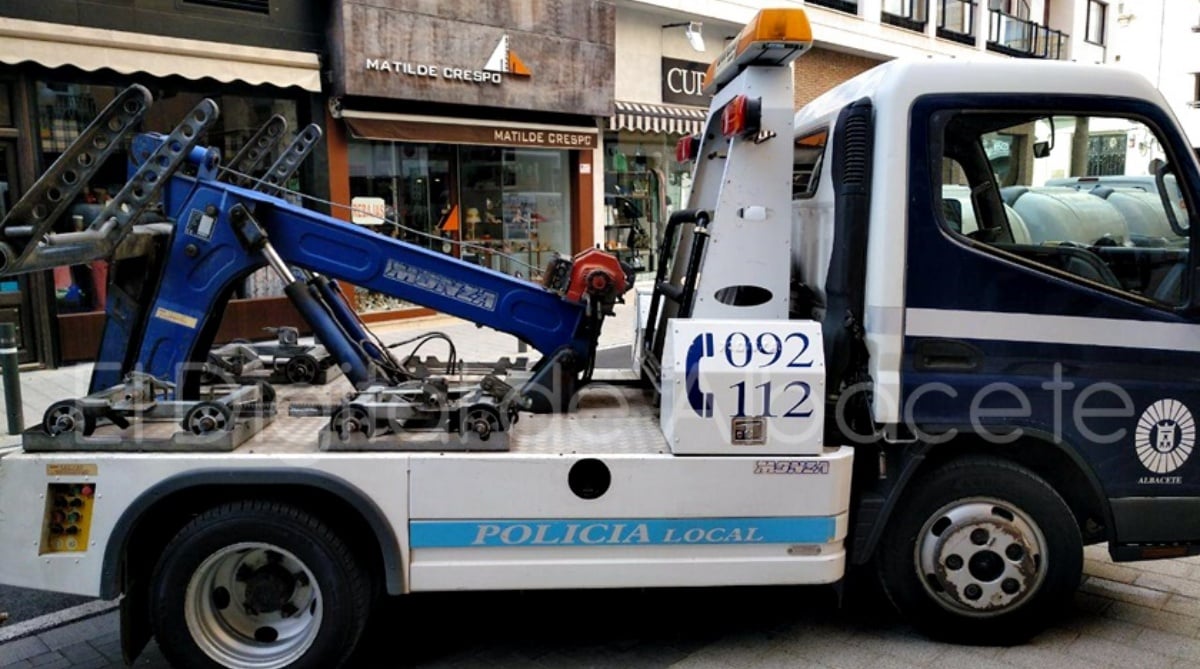 Grúa de la Policía Local de Albacete / Imagen de archivo